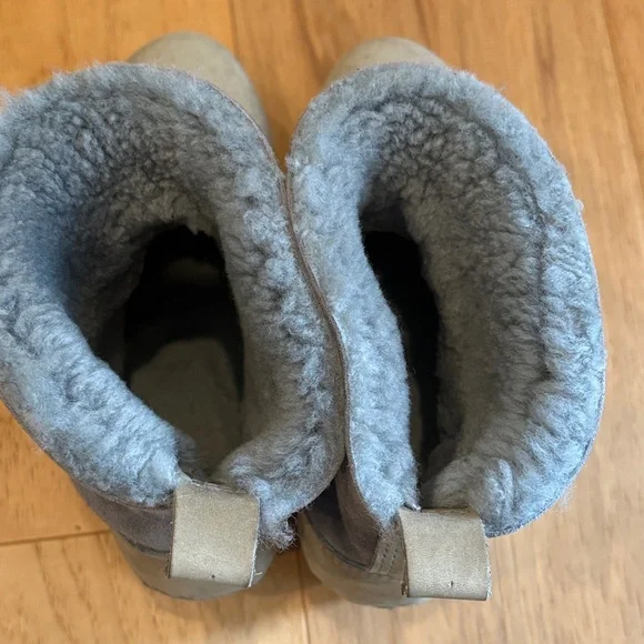 Cozy Shearling/Suede Two-Tone Boots 7/7.5 - Picture 5 of 5